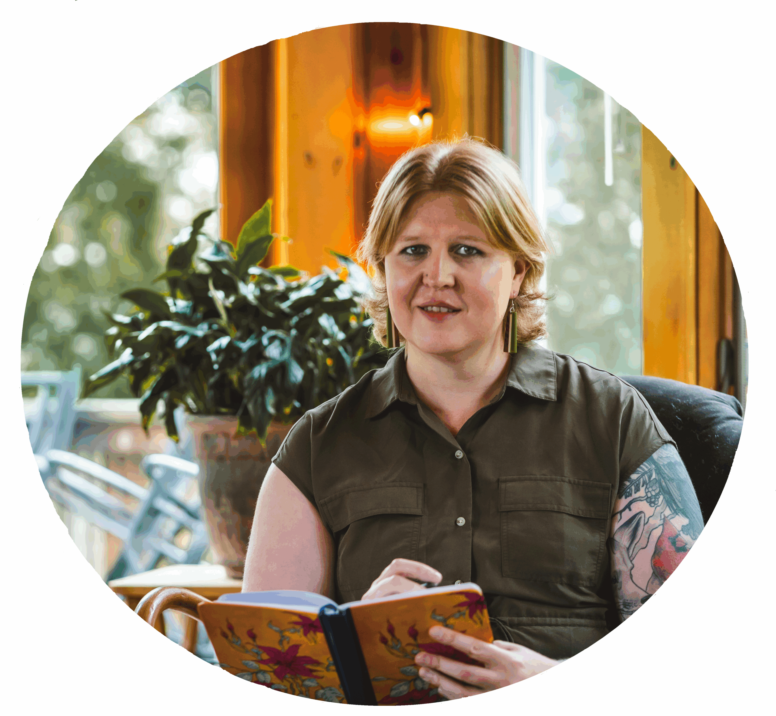 Emme_Kay_Kennedy_Headshots_Color-4 circle Headshot of Emme Kay Kennedy